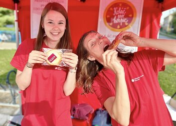 Charita voněla čerstvými koláči. Sbírka podpořila domácí hospic