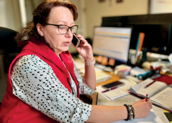 Práce v terénu mi chybí,  ale dělám to, co je potřeba.